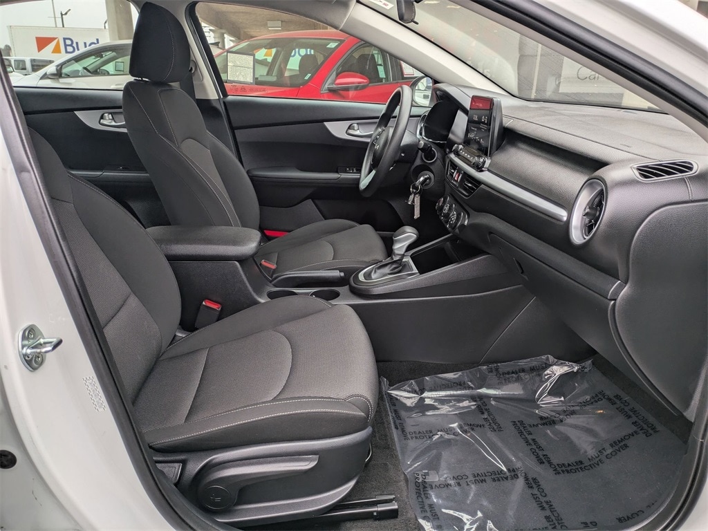 Thumbnail: 2024 Kia Forte - 32