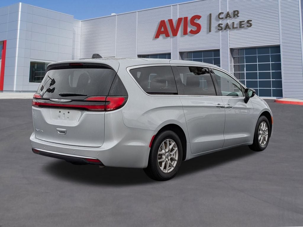 Thumbnail: 2024 Chrysler Pacifica - 6
