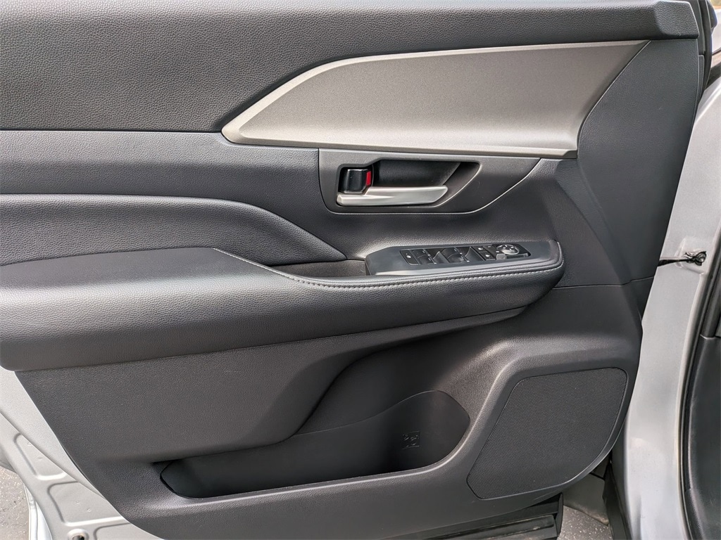 Thumbnail: 2025 Toyota Grand Highlander - 11