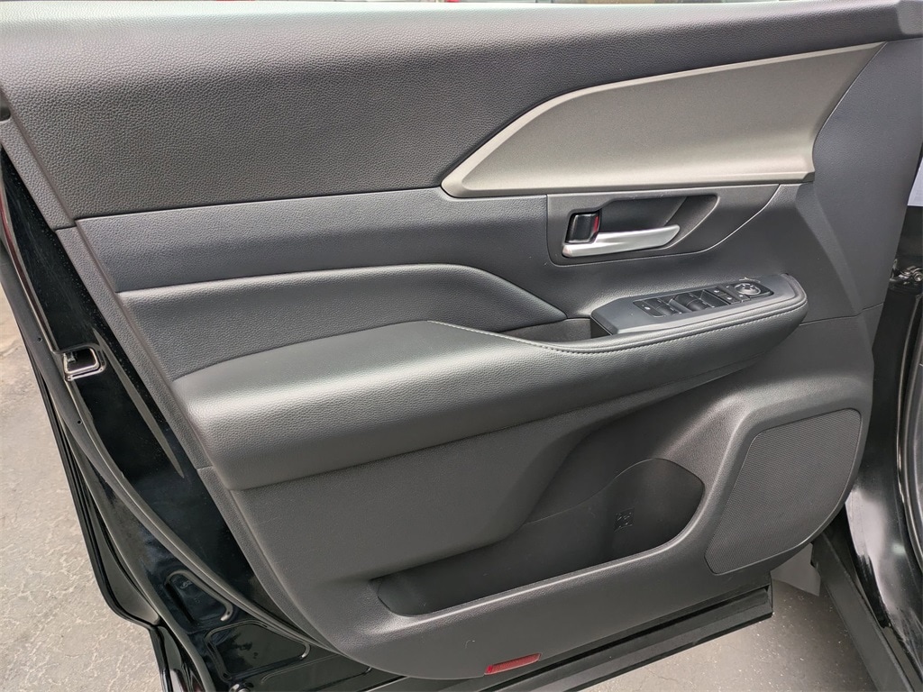 Thumbnail: 2025 Toyota Grand Highlander - 11