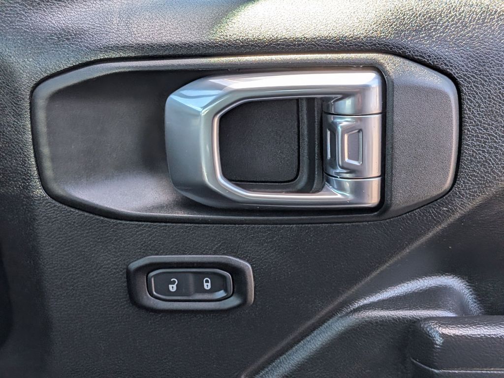 Thumbnail: 2025 Jeep Wrangler - 34