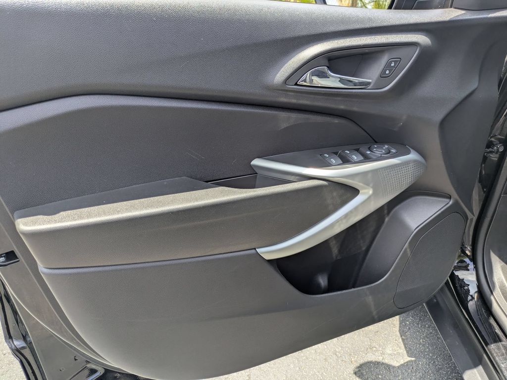 2025 Chevrolet Trax LS - Photo 15