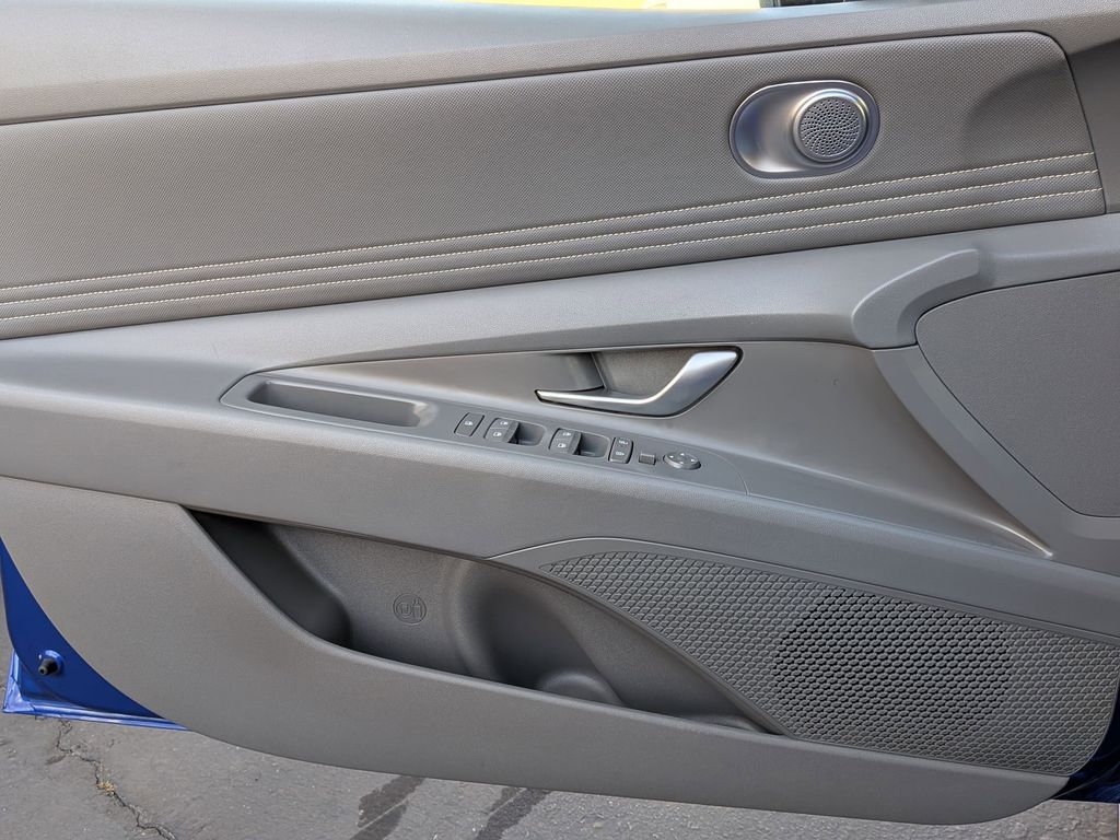 Thumbnail: 2025 Hyundai Elantra - 11