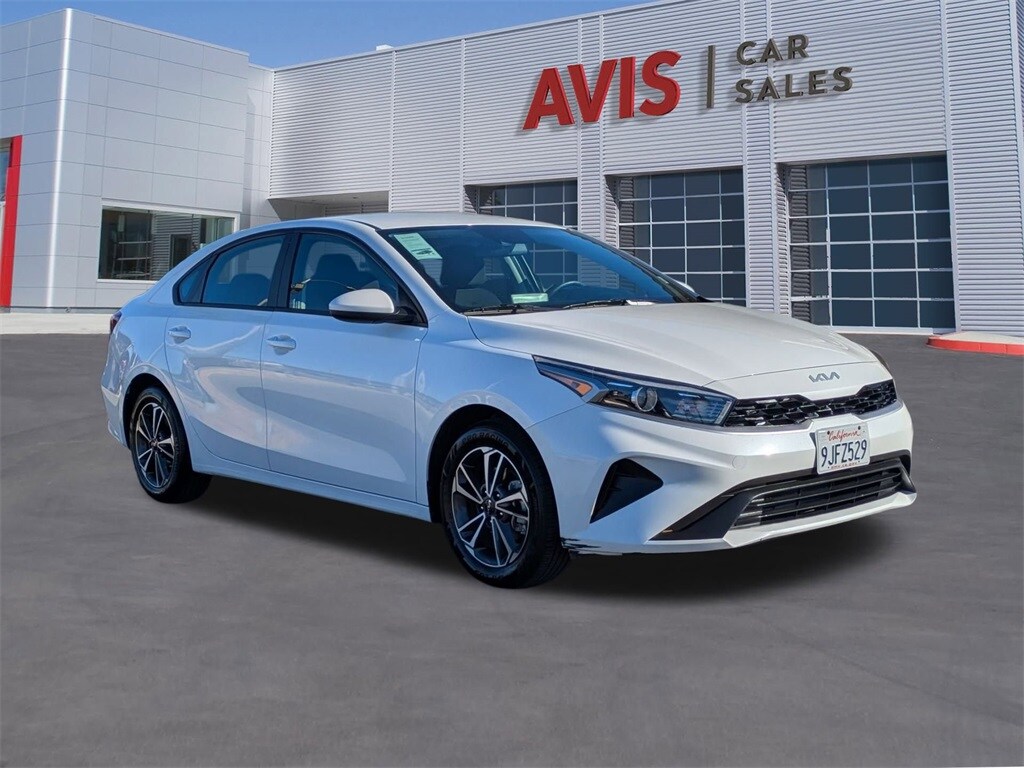 2024 Kia Forte LXS photo 3