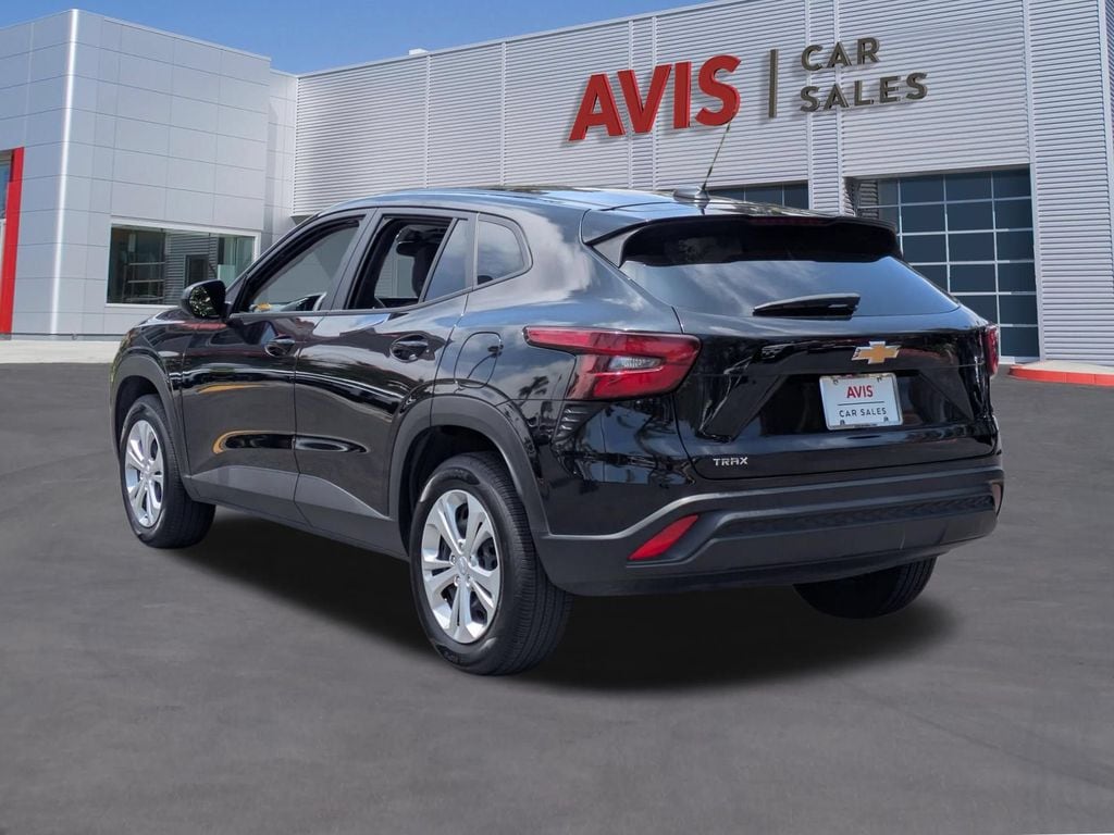 2025 Chevrolet Trax LS - Photo 9