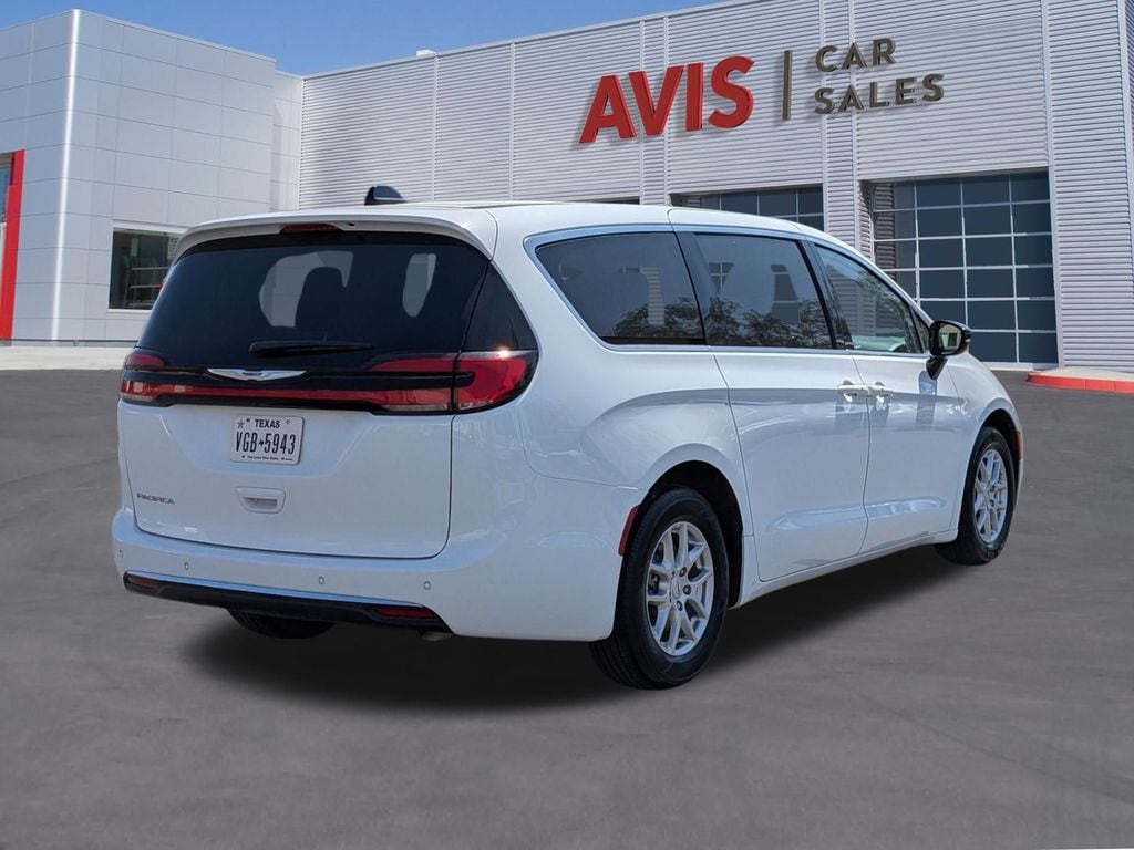 Thumbnail: 2024 Chrysler Pacifica - 6