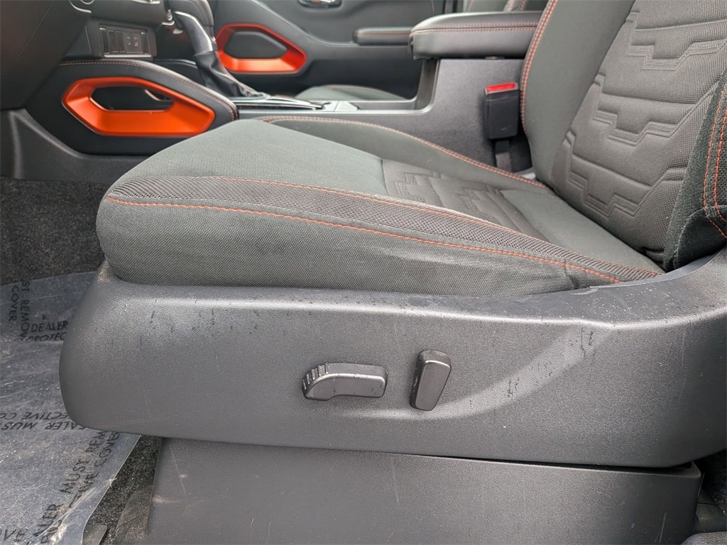 Thumbnail: 2024 Nissan Frontier - 16