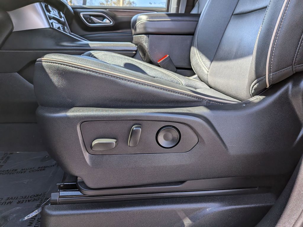 Thumbnail: 2023 Chevrolet Suburban - 16