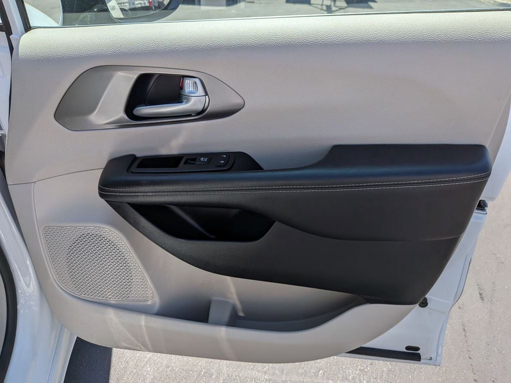 Thumbnail: 2024 Chrysler Pacifica - 31