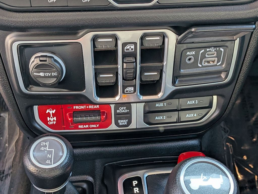 Thumbnail: 2025 Jeep Wrangler - 21