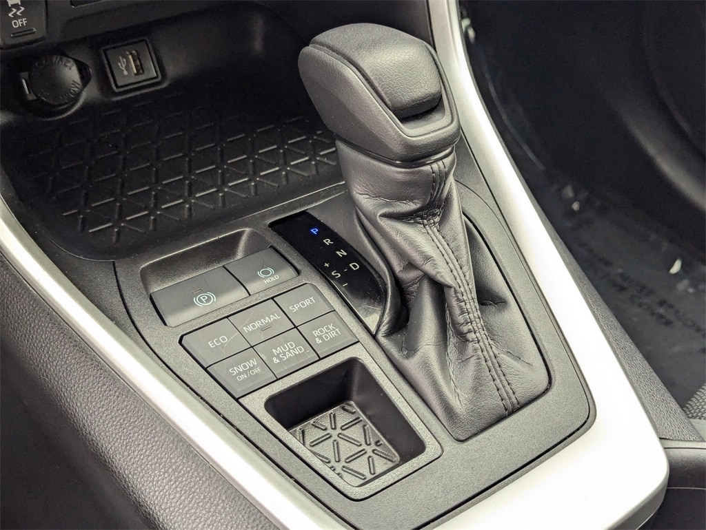 Thumbnail: 2024 Toyota RAV4 - 19