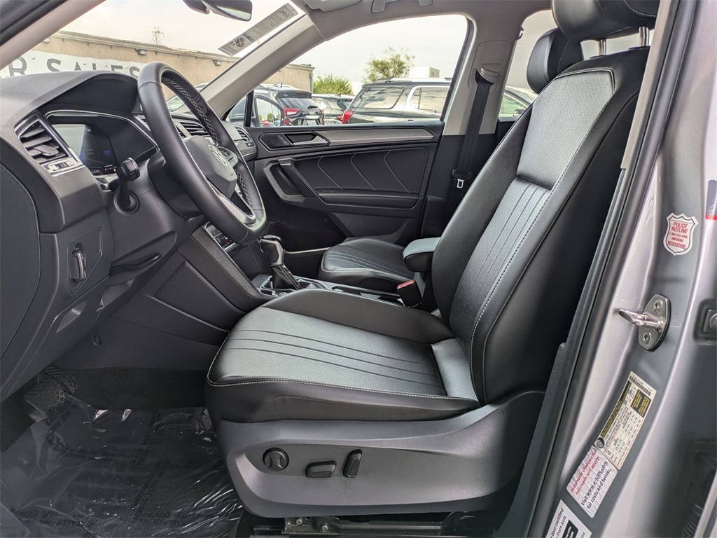 Thumbnail: 2024 Volkswagen Tiguan - 24