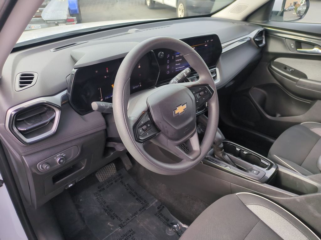 Thumbnail: 2025 Chevrolet TrailBlazer - 15