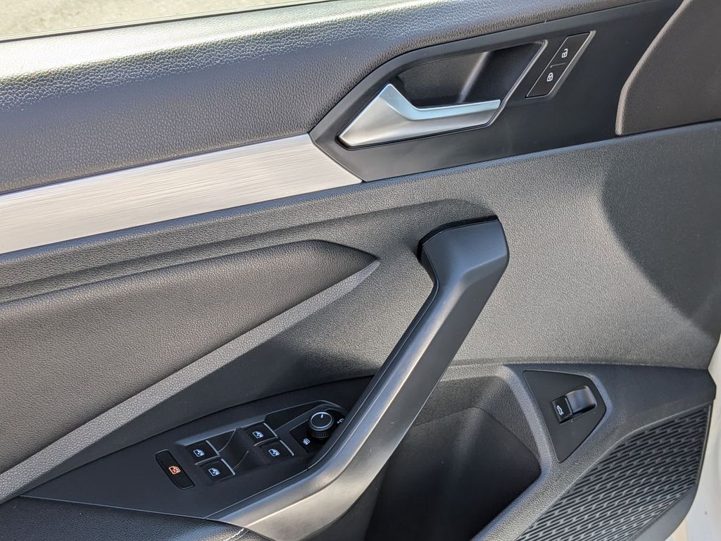 Thumbnail: 2025 Volkswagen Jetta - 13