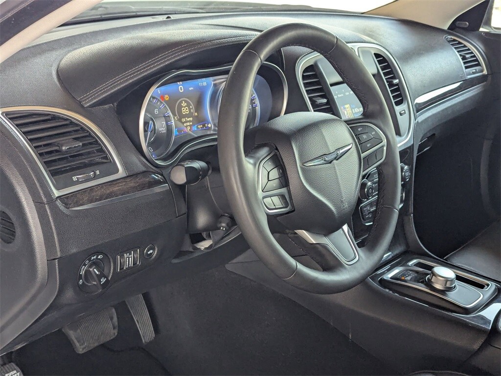 Thumbnail: 2022 Chrysler 300 - 14