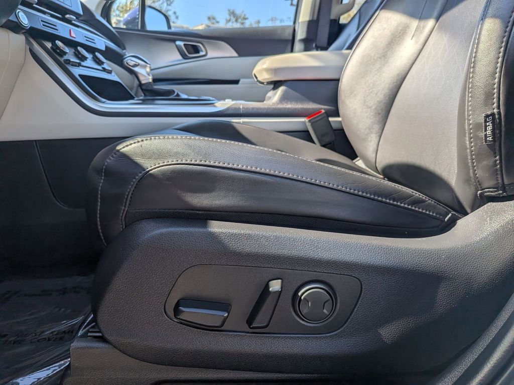 Thumbnail: 2024 Kia Carnival - 16