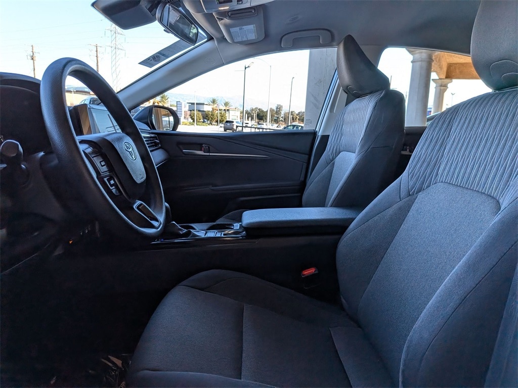 Thumbnail: 2025 Toyota Camry - 25