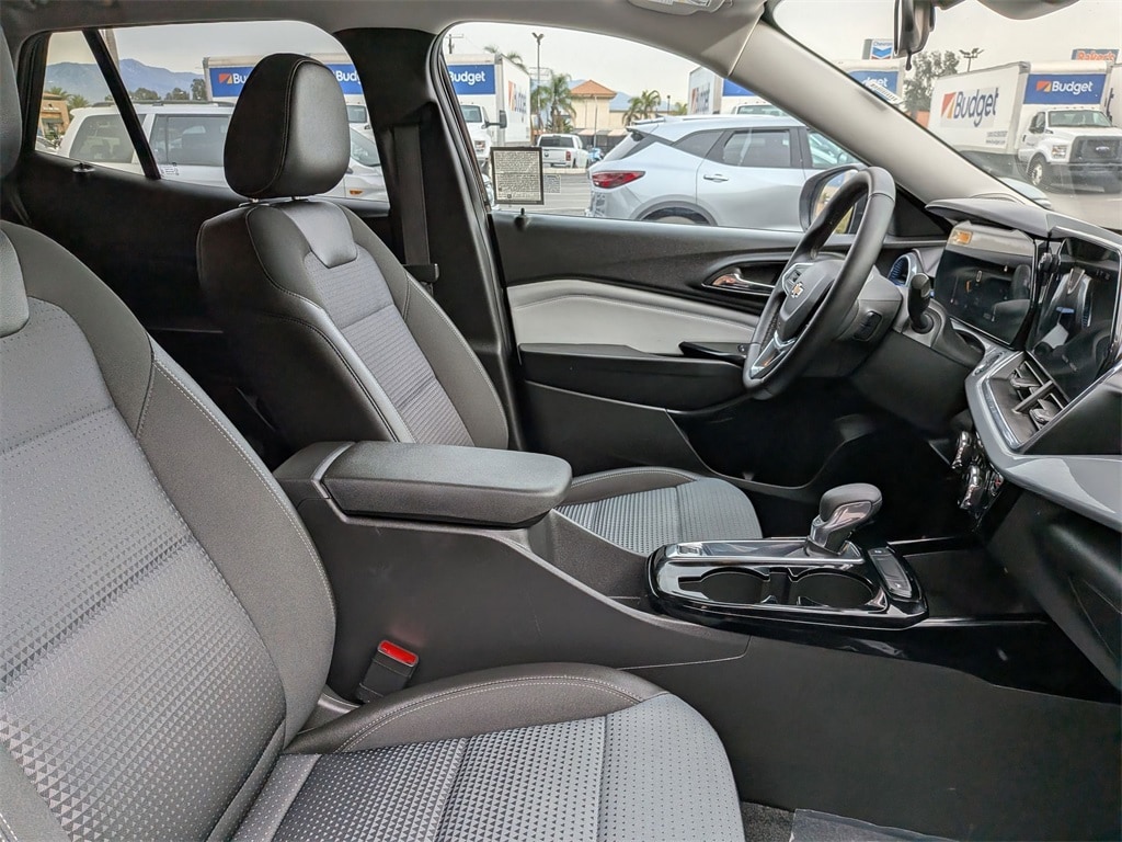 Thumbnail: 2025 Chevrolet Trax - 29