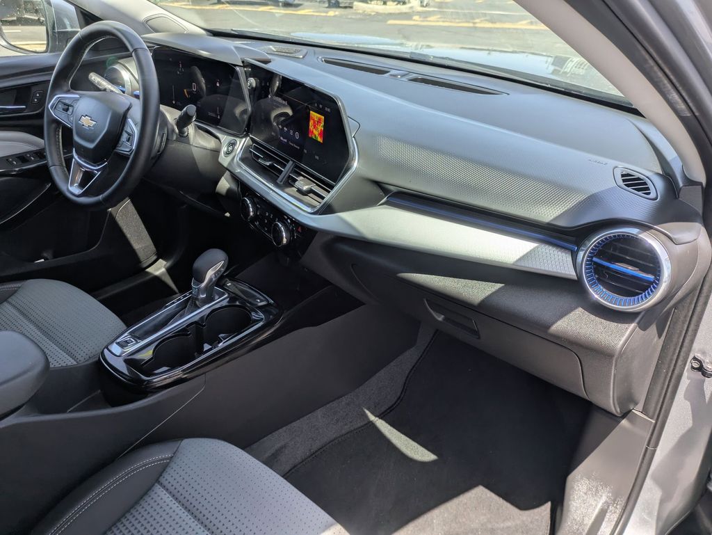 Thumbnail: 2025 Chevrolet Trax - 34