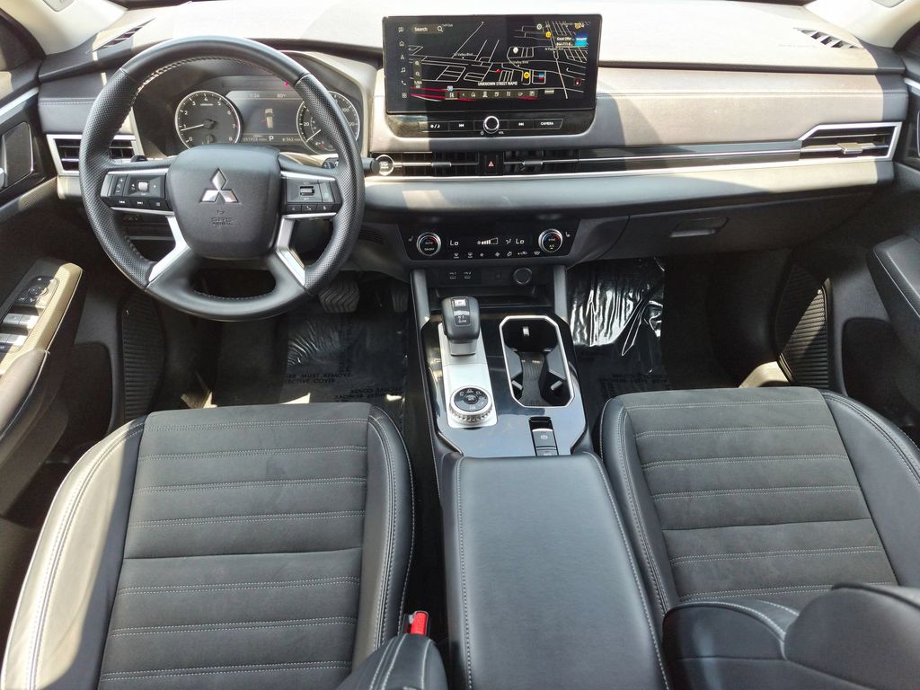 Thumbnail: 2025 Mitsubishi Outlander - 24