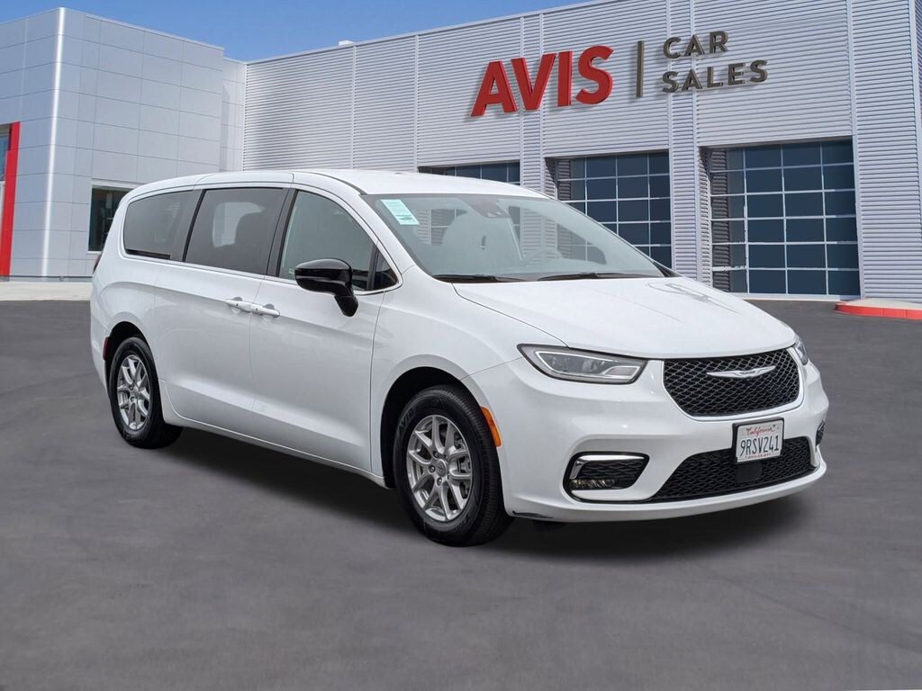 Certified 2025 Chrysler Pacifica Select Minivan/Van