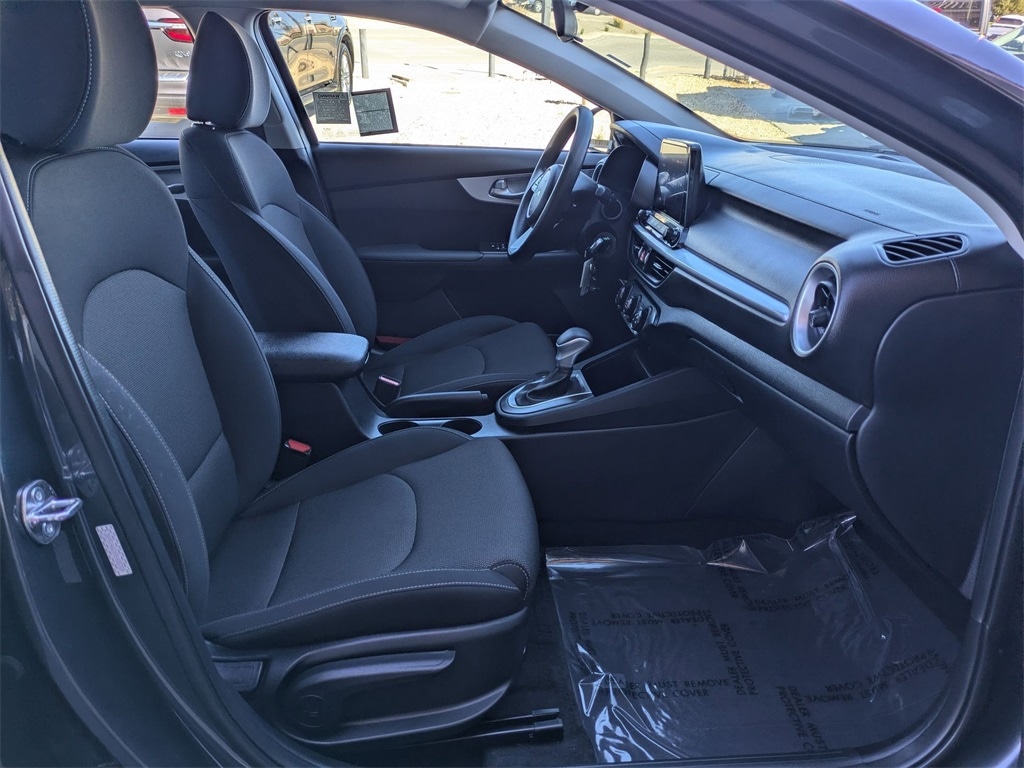 Thumbnail: 2024 Kia Forte - 32