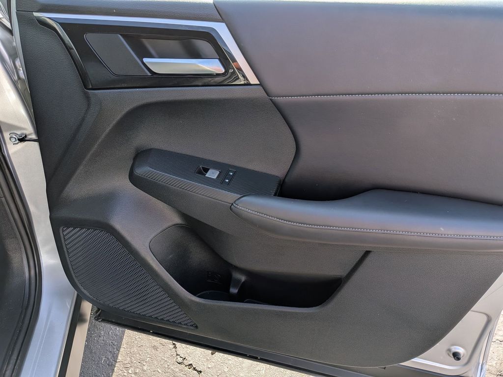 Thumbnail: 2024 Mitsubishi Outlander - 32