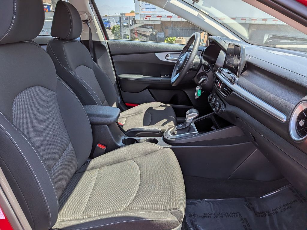 Thumbnail: 2024 Kia Forte - 30