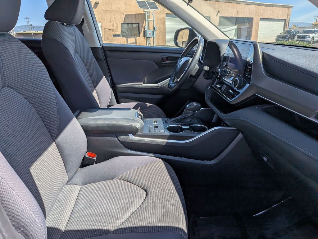 Thumbnail: 2024 Toyota Highlander - 31