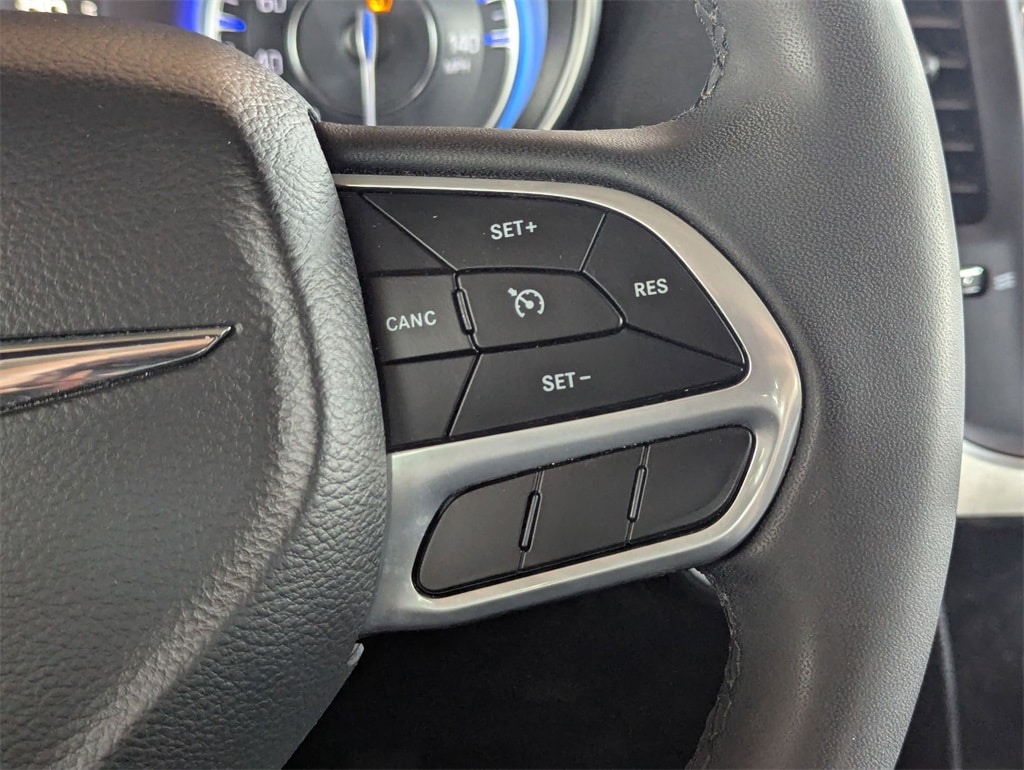 Thumbnail: 2022 Chrysler 300 - 21