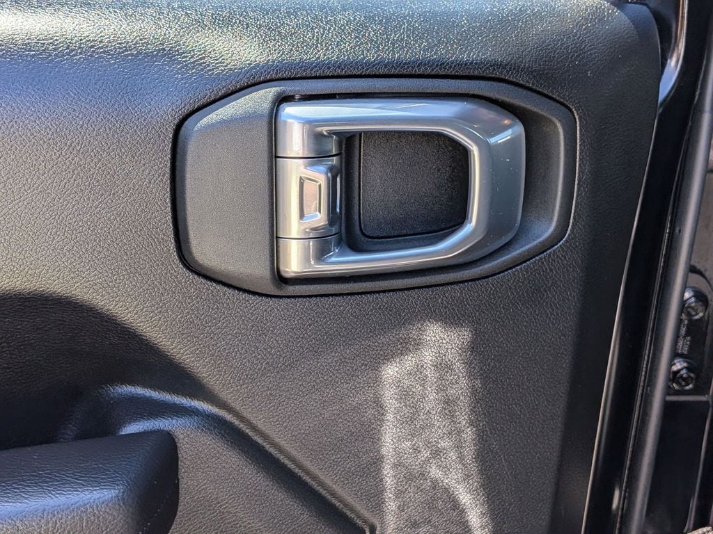 Thumbnail: 2025 Jeep Wrangler - 27