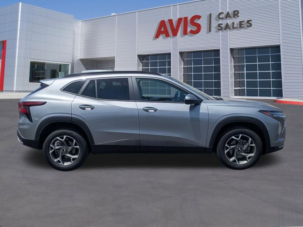 Thumbnail: 2025 Chevrolet Trax - 5