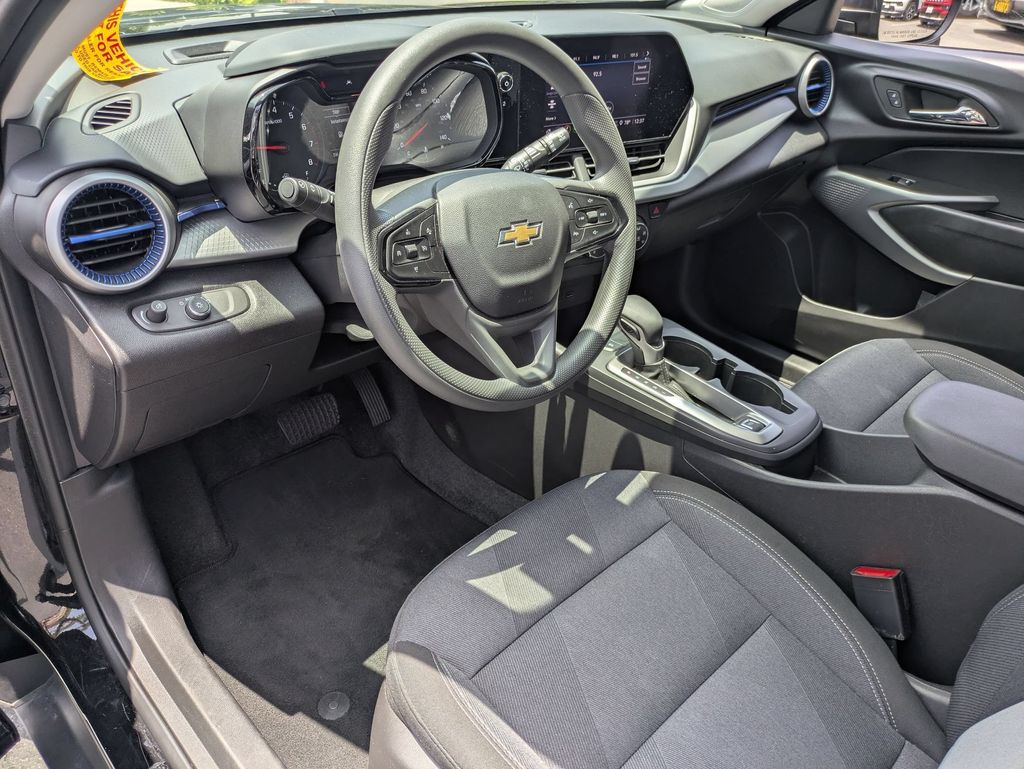 2025 Chevrolet Trax LS - Photo 17