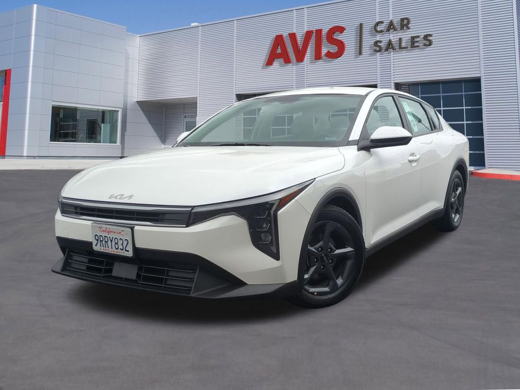 2025 Kia K4 LXS AT's photo