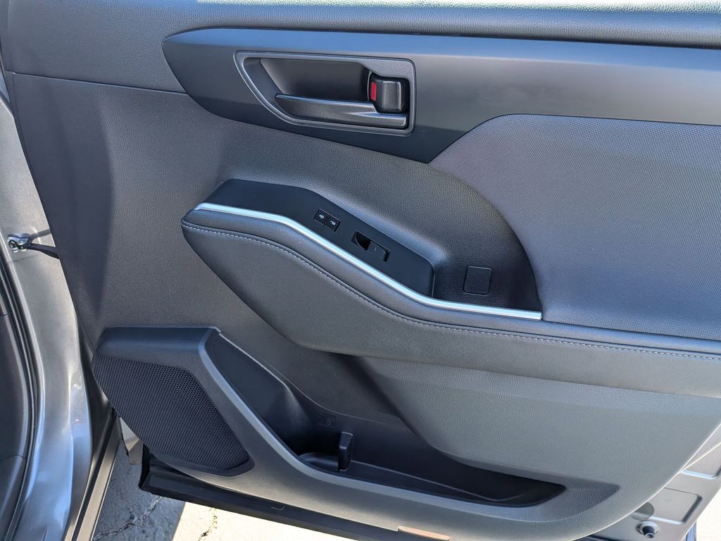 Thumbnail: 2024 Toyota Highlander - 33