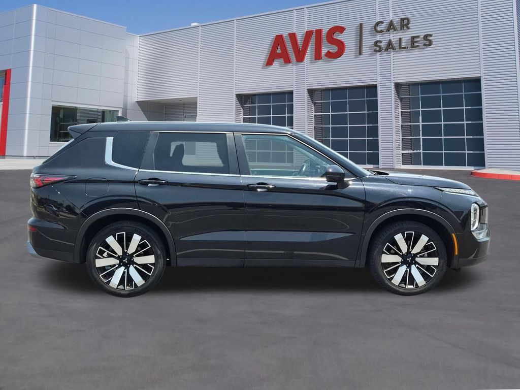 Thumbnail: 2025 Mitsubishi Outlander - 5