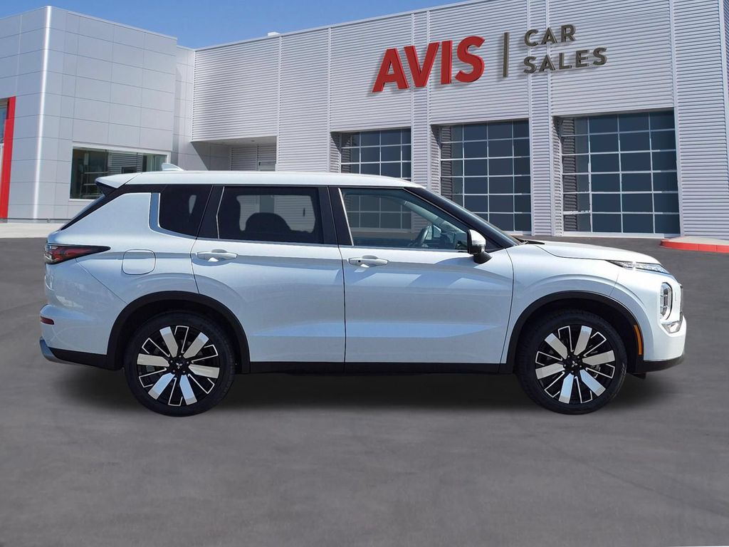 Thumbnail: 2025 Mitsubishi Outlander - 5