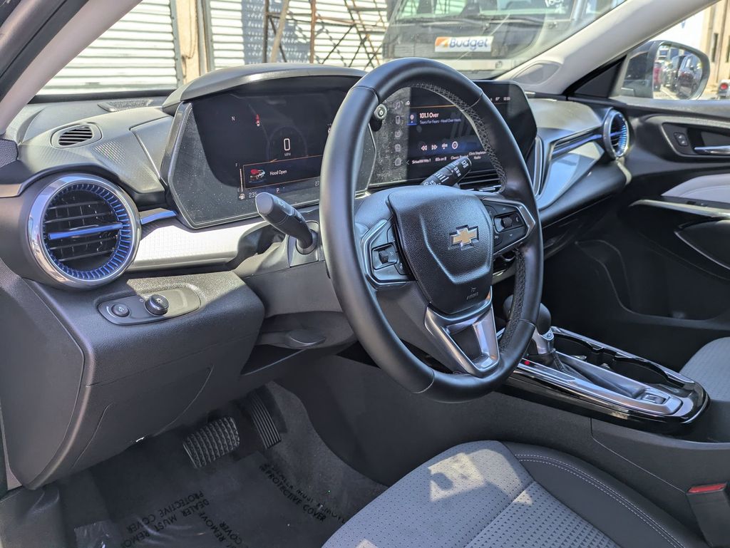 Thumbnail: 2025 Chevrolet Trax - 15