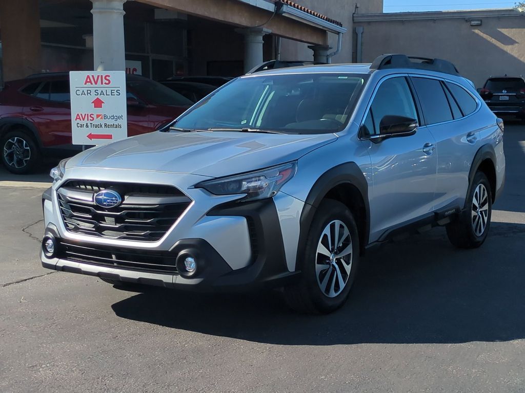 2025 Subaru Outback Premium's photo