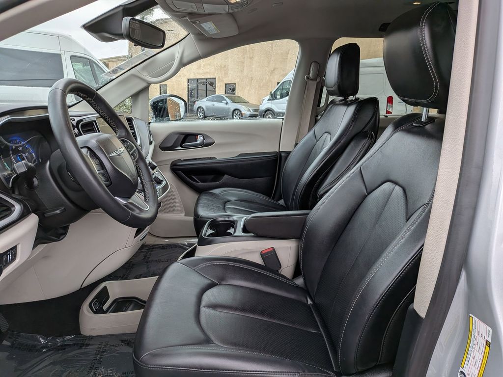 Thumbnail: 2024 Chrysler Pacifica - 15