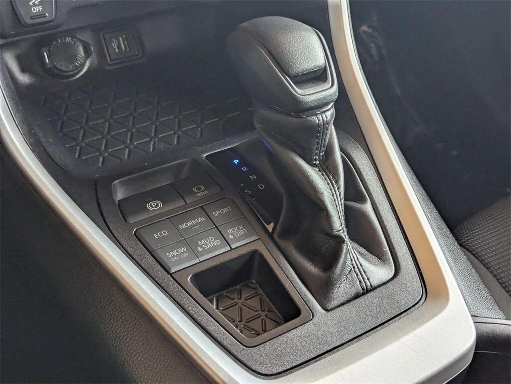 Thumbnail: 2024 Toyota RAV4 - 19
