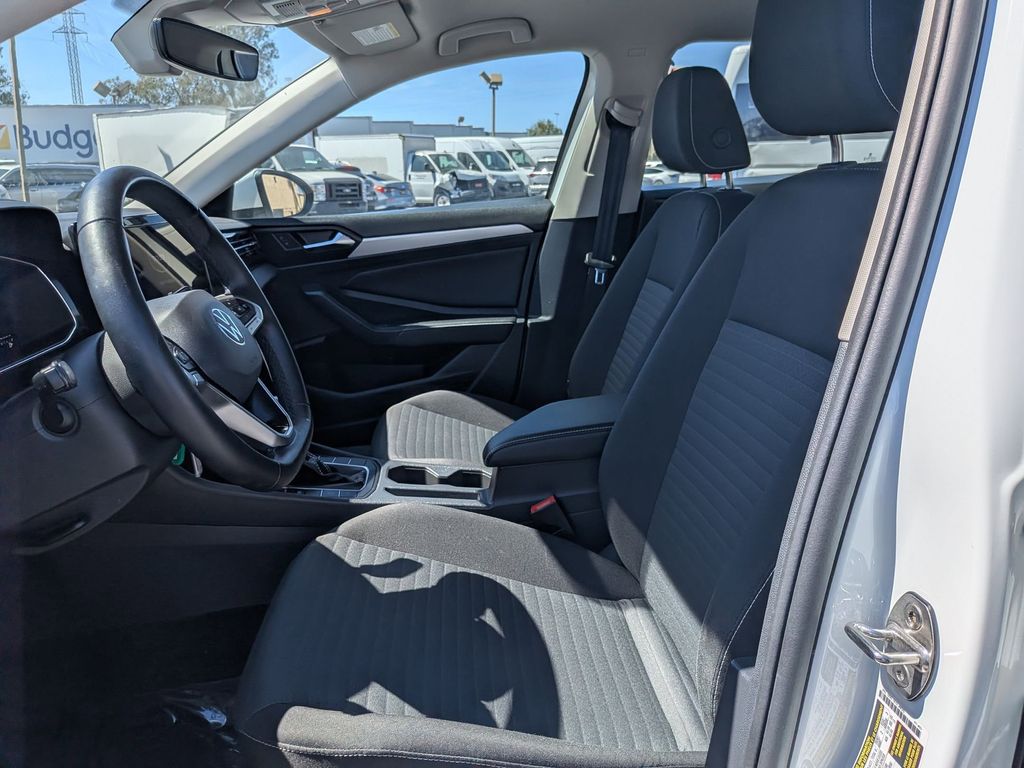 Thumbnail: 2025 Volkswagen Jetta - 15