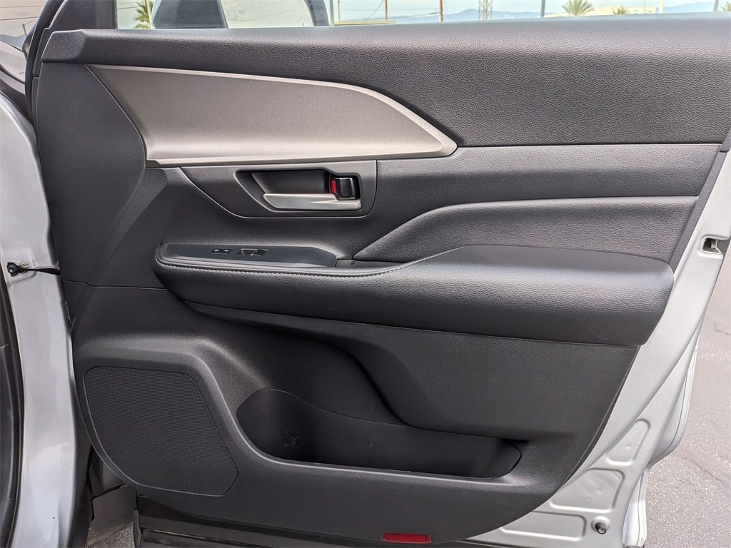 Thumbnail: 2025 Toyota Grand Highlander - 32