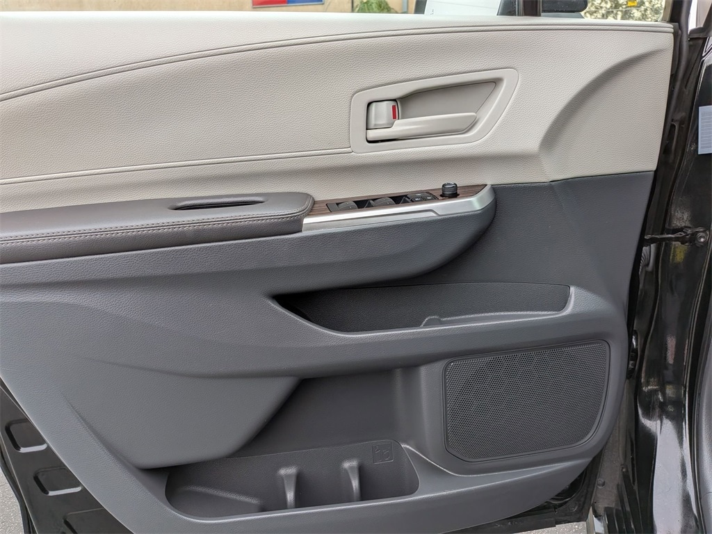 Thumbnail: 2024 Toyota Sienna - 11