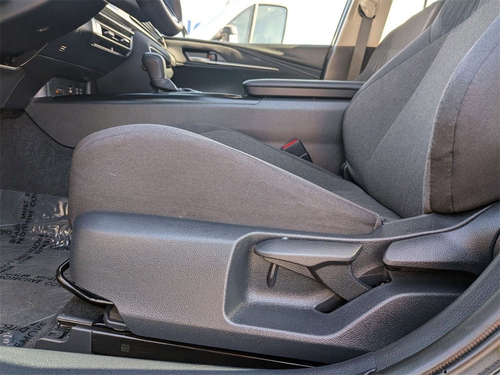 Thumbnail: 2025 Toyota Camry - 16