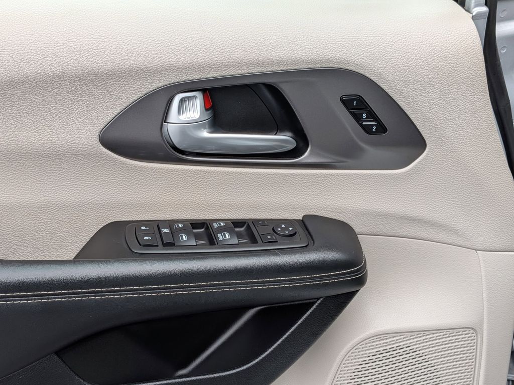 Thumbnail: 2024 Chrysler Pacifica - 13