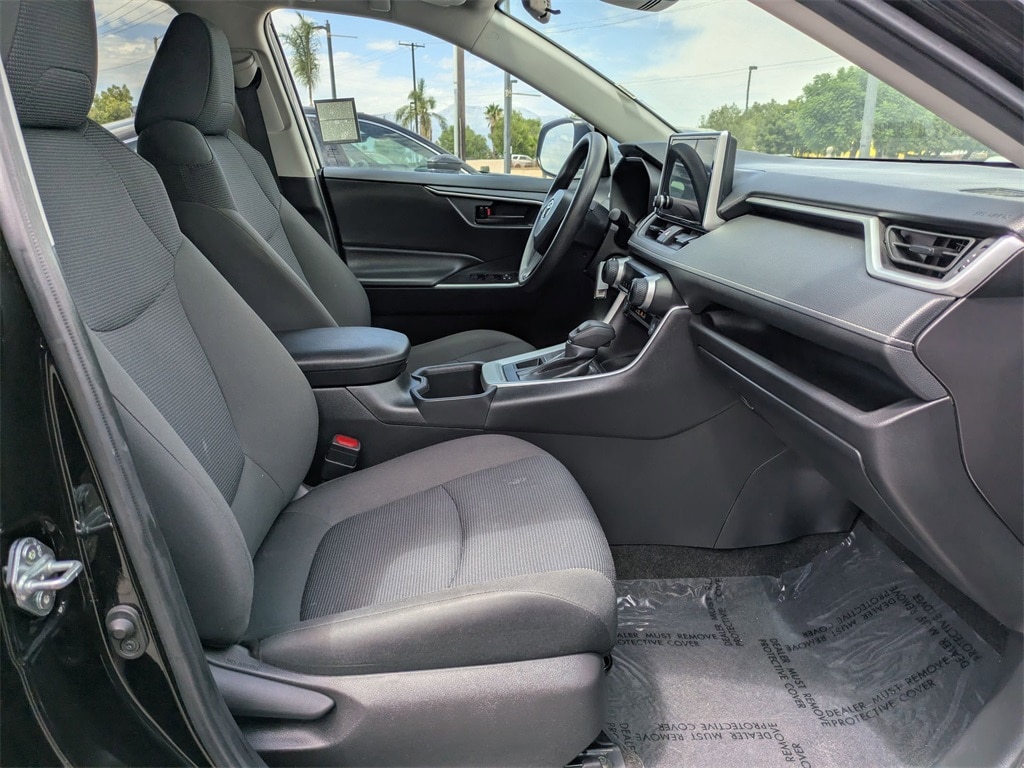 Thumbnail: 2024 Toyota RAV4 - 32