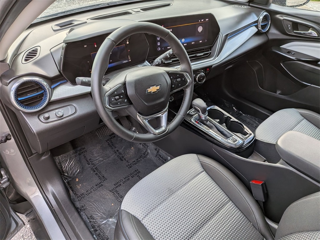 Thumbnail: 2025 Chevrolet Trax - 14