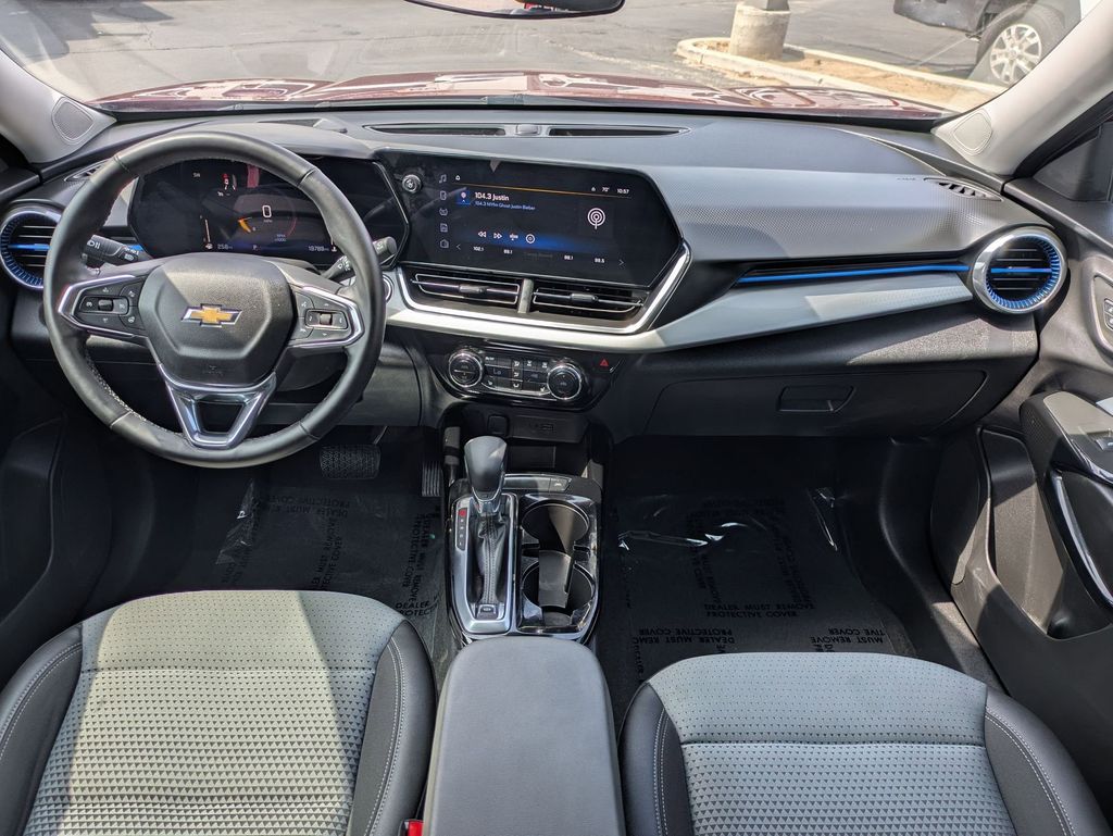 Thumbnail: 2025 Chevrolet Trax - 28