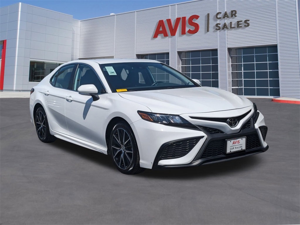 2023 Toyota Camry SE 3